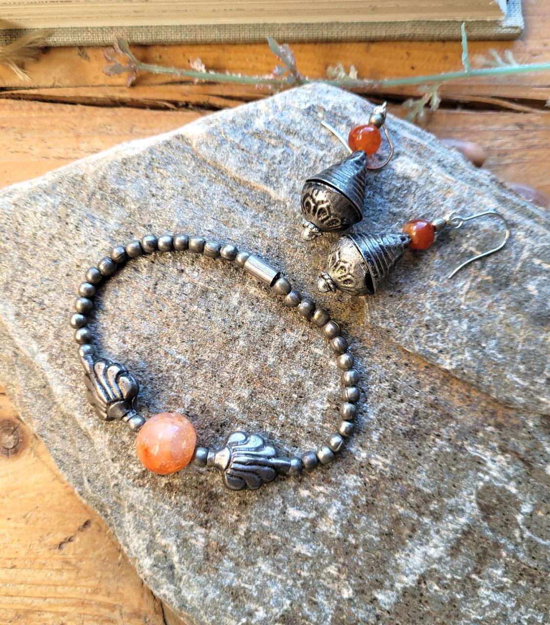 Een Berberse set armband en oorringen, tribale boho chic: cornalijn.. – photo 9